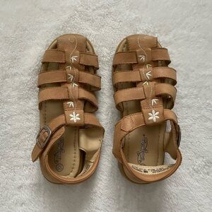 Thom McAn Tan Kids Sandals with Embroidered Design size 13